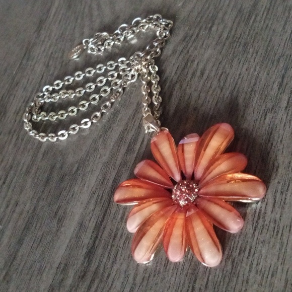Robert Rose Acrylic Flower Necklace Beautiful Perfect Condition - Picture 1 of 15